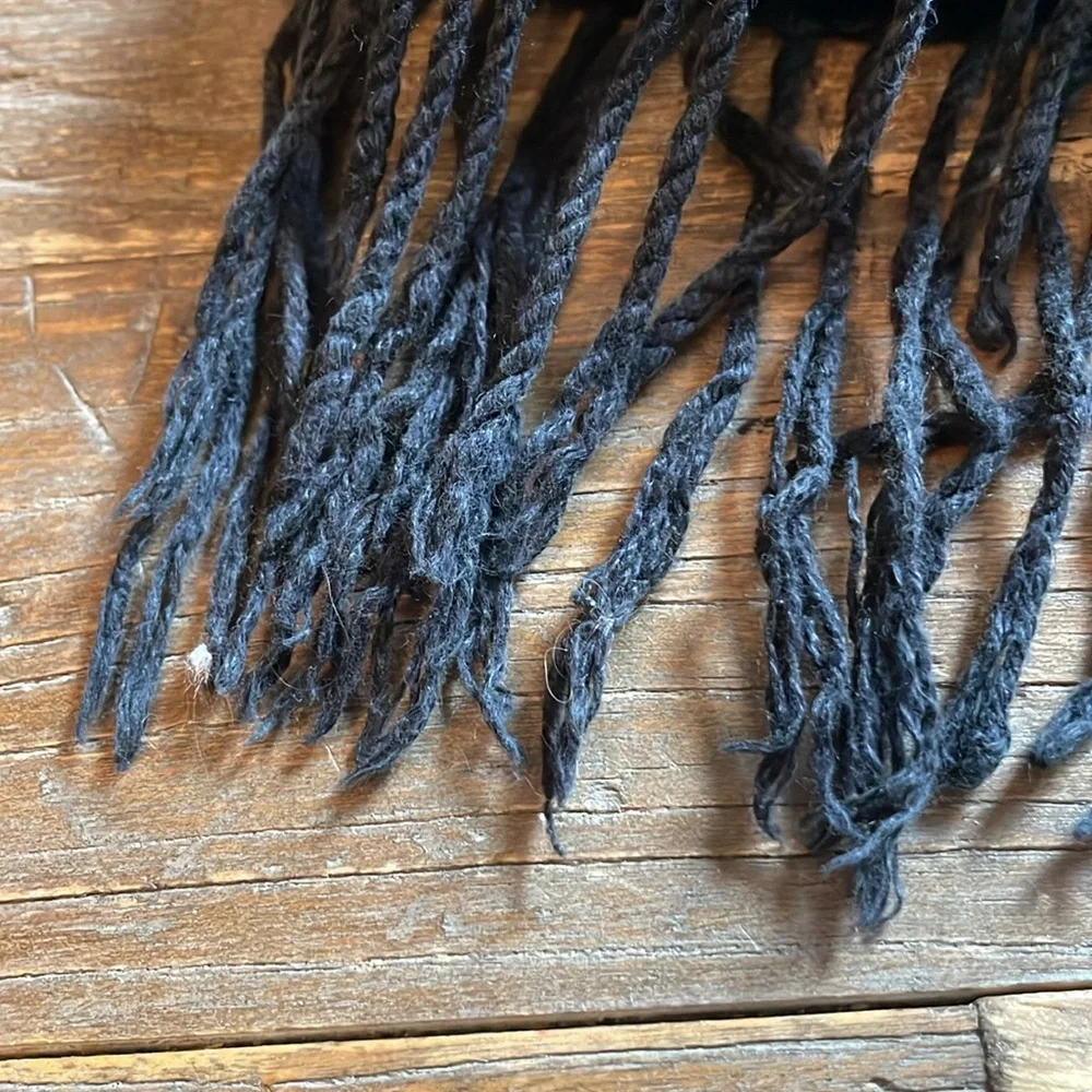 Kenneth Cole New York Silk and Cashmere Velvet Fringe Scarf🖤 - Picture 9 of 9